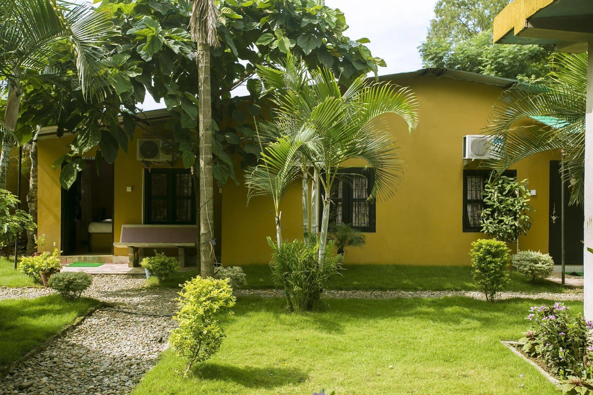 Sauraha Nana Hotel Exterior photo