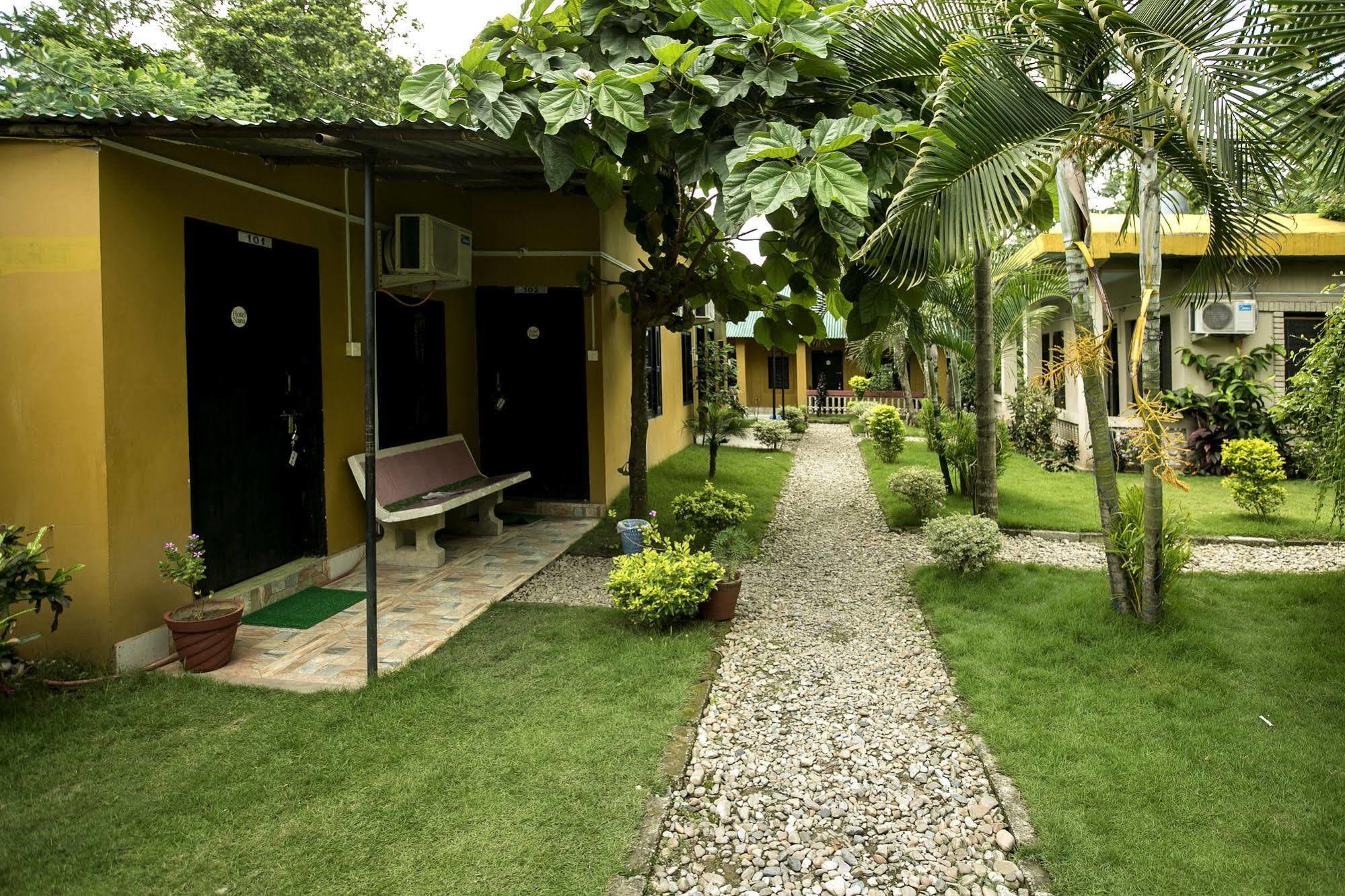 Sauraha Nana Hotel Exterior photo